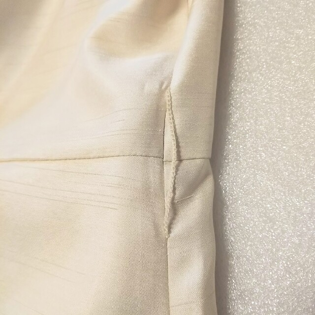 ReFLEcT(リフレクト)の光沢 ワンピース オフホワイト レディースのフォーマル/ドレス(ミディアムドレス)の商品写真