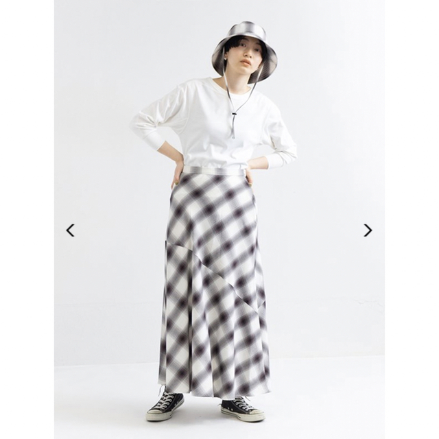 PHEENY(フィーニー)のpheeny Rayon onbre check bias skirt レディースのスカート(ロングスカート)の商品写真