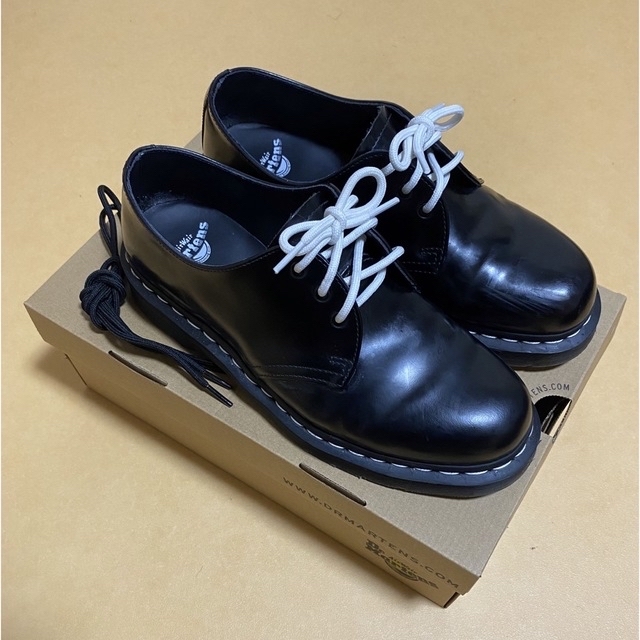 Dr.Martens(ドクターマーチン)のドクターマーチン　1461 WHITE STITCH 3 ホール シューズ メンズの靴/シューズ(ブーツ)の商品写真