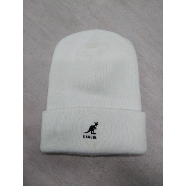 KANGOL(カンゴール)の(美品)KANGOL　カンゴール　ニットキャップ　ホワイト　レディース レディースの帽子(ニット帽/ビーニー)の商品写真