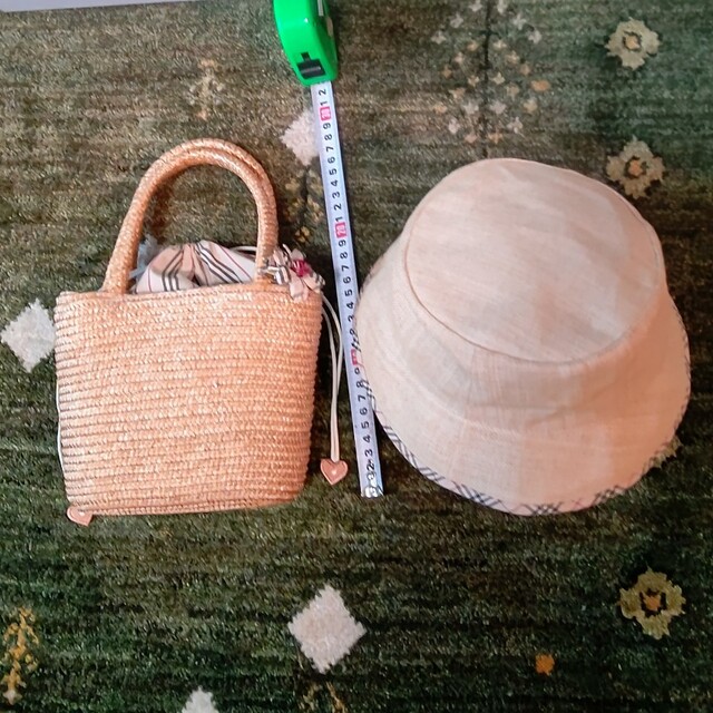 BURBERRY(バーバリー)のBURBERRY kids用 かごバッグと麦わら帽子 サイズ54cm キッズ/ベビー/マタニティのこども用バッグ(その他)の商品写真