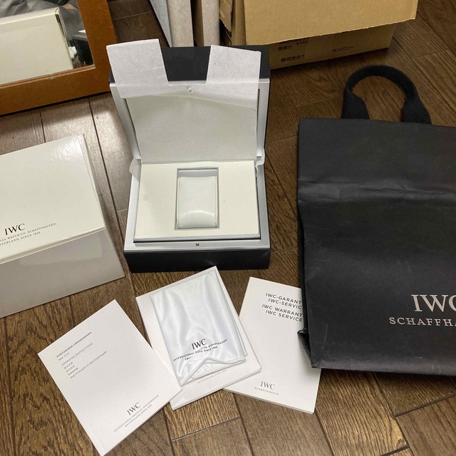 【ジャンク品】IWC 空箱　磨き布等付属品付きレディース