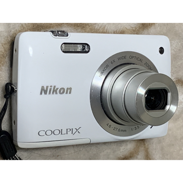 Nikon(ニコン)のNikon COOLPIX S4300 ニコンデジタルカメラ　ホワイト スマホ/家電/カメラのカメラ(コンパクトデジタルカメラ)の商品写真