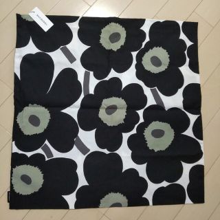 マリメッコ(marimekko)のmarimekko　クッションカバー　新品(クッションカバー)