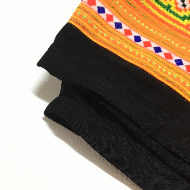 モン族 民族衣装 ショート パンツ パッチワーク サイズ：L古着 【中古】 メンズのスーツ(スラックス/スーツパンツ)の商品写真