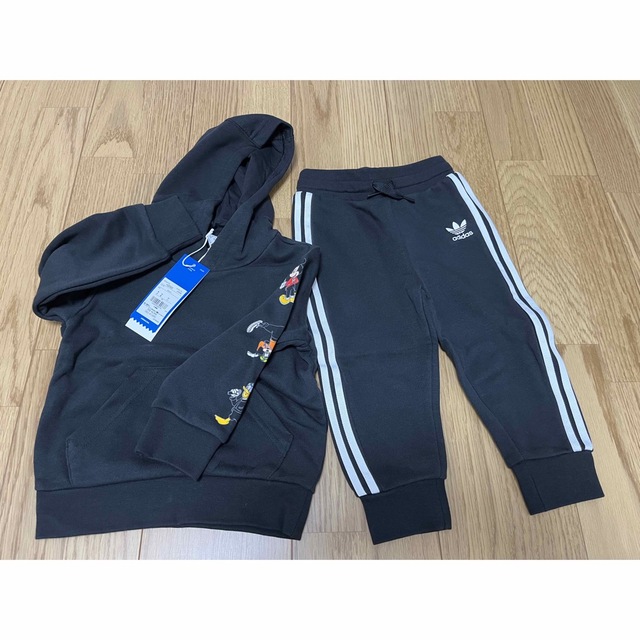 adidas(アディダス)のadidas パーカー　ジャージ　セットアップ　90 キッズ/ベビー/マタニティのキッズ服男の子用(90cm~)(その他)の商品写真