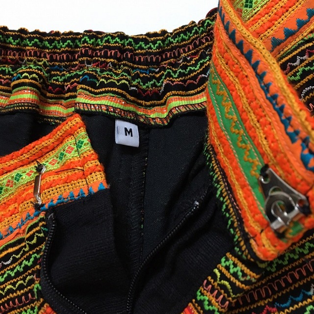 モン族 民族衣装 ショート パンツ パッチワーク サイズ：M古着 【中古】 メンズのスーツ(スラックス/スーツパンツ)の商品写真