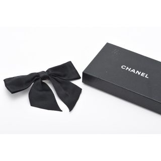 シャネル(CHANEL)のシャネル　髪留め　ヘアークリップリボン バレッタその他シャネル多数アップ中！(ブローチ/コサージュ)