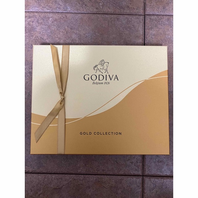 GODIVA(ゴディバ)のGODIVA  チョコレート　ゴールドコレクション　20粒入り　ゴディバ 食品/飲料/酒の食品(菓子/デザート)の商品写真