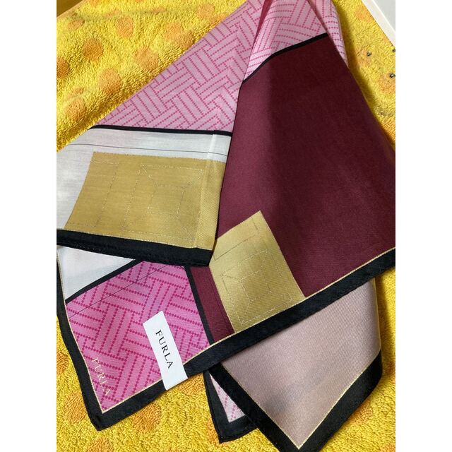 Furla(フルラ)のフルラ  シルクスカーフ　ピンクエンジ レディースのファッション小物(バンダナ/スカーフ)の商品写真