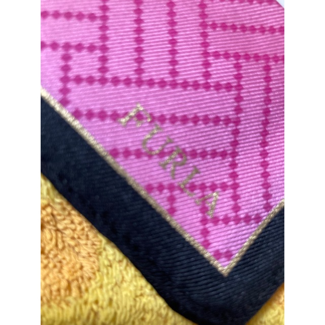 Furla(フルラ)のフルラ  シルクスカーフ　ピンクエンジ レディースのファッション小物(バンダナ/スカーフ)の商品写真