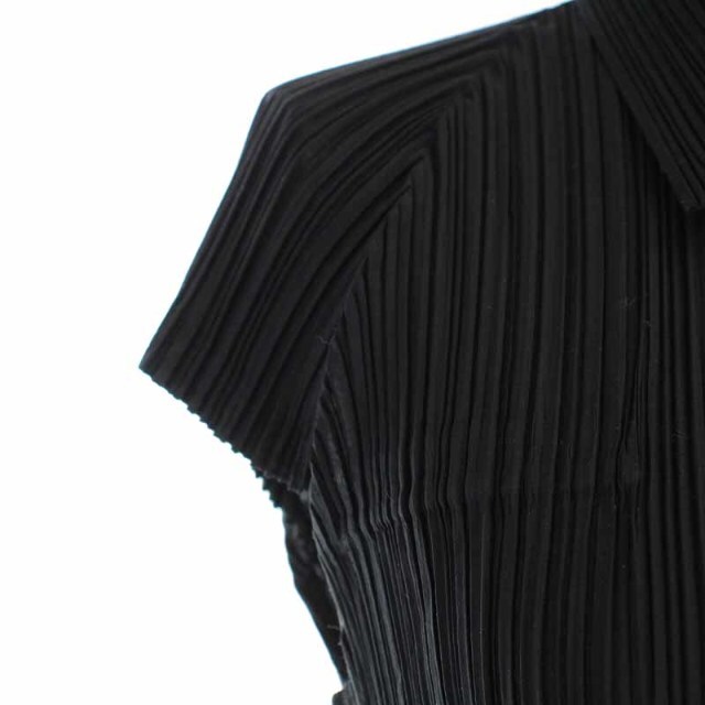 ISSEY MIYAKE(イッセイミヤケ)のISSEY MIYAKE シャツワンピース ロング プリーツ 切替 半袖 3 黒 レディースのワンピース(ロングワンピース/マキシワンピース)の商品写真