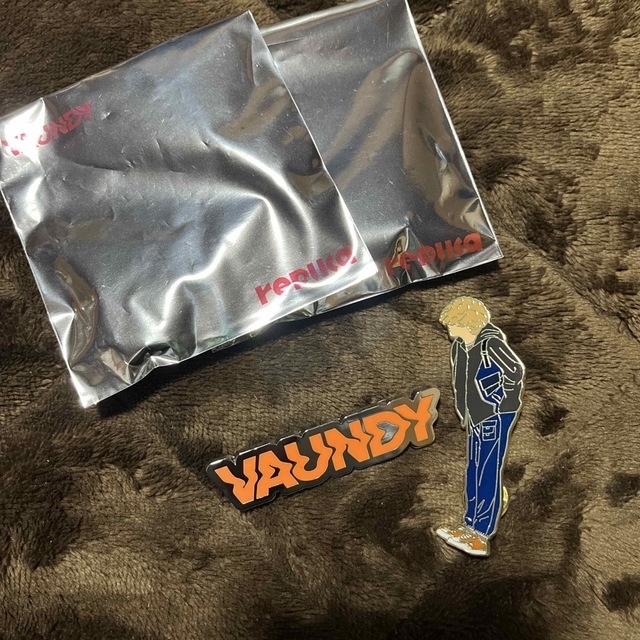 vaundy バウンディ　ピンバッジ エンタメ/ホビーのタレントグッズ(ミュージシャン)の商品写真