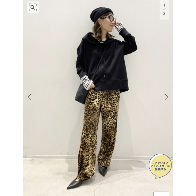 L'Appartement DEUXIEME CLASSE(アパルトモンドゥーズィエムクラス)のLeopard Side Line Pants アパルトモン レディースのパンツ(カジュアルパンツ)の商品写真