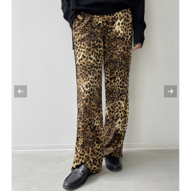 L'Appartement DEUXIEME CLASSE(アパルトモンドゥーズィエムクラス)のLeopard Side Line Pants アパルトモン レディースのパンツ(カジュアルパンツ)の商品写真