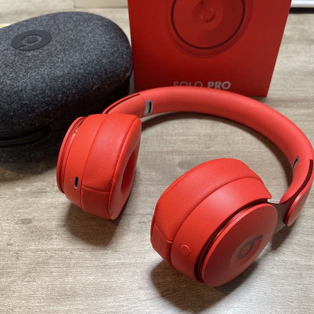 Beats Solo Pro red