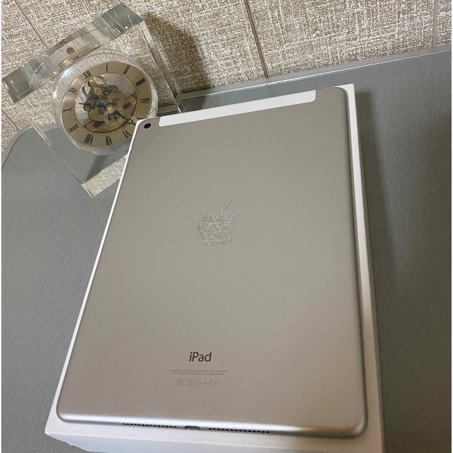 iPad(アイパッド)の美品　iPad Air2 16GB セルラーAU　アイパッド　エア2世代 スマホ/家電/カメラのPC/タブレット(タブレット)の商品写真