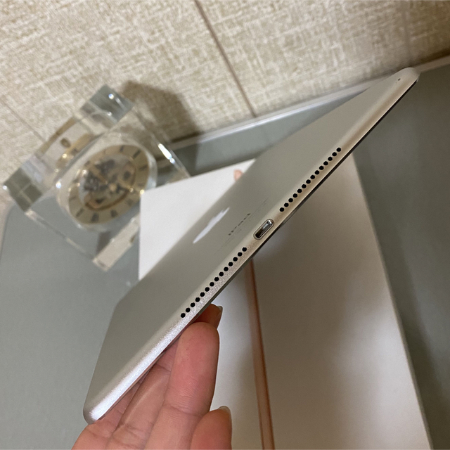 iPad(アイパッド)の美品　iPad Air2 16GB セルラーAU　アイパッド　エア2世代 スマホ/家電/カメラのPC/タブレット(タブレット)の商品写真