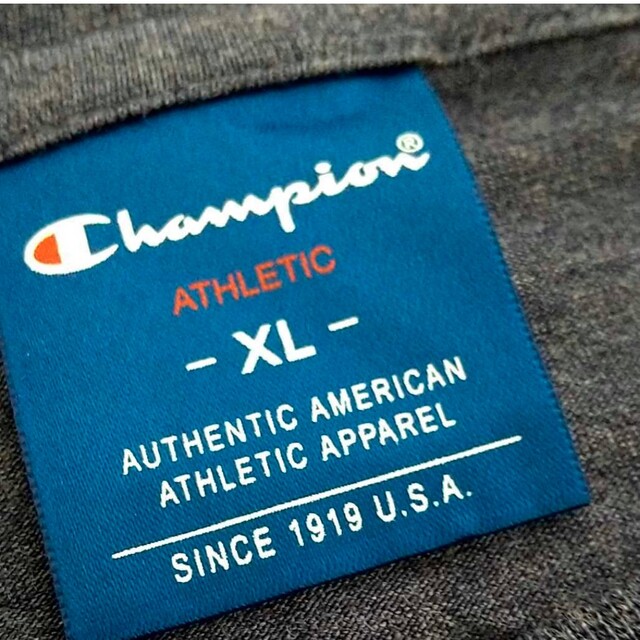 Champion(チャンピオン)のチャンピオン　champion　tシャツ　半袖 紫　パープル　ビッグロゴ メンズのトップス(Tシャツ/カットソー(半袖/袖なし))の商品写真