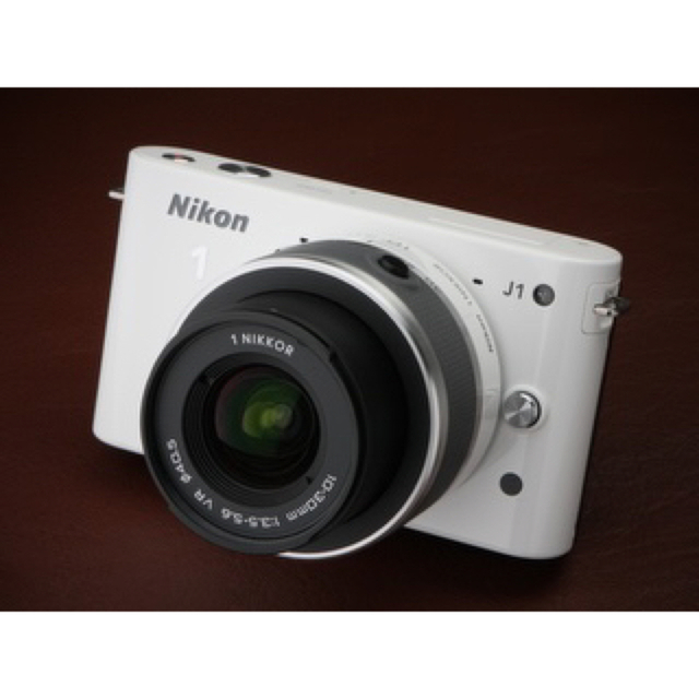 美品　Nikon カメラ　ニコン　ホワイト