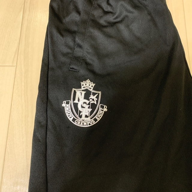 MIZUNO(ミズノ)の名古屋グランパストップチーム移動着(長ズボン) スポーツ/アウトドアのサッカー/フットサル(ウェア)の商品写真