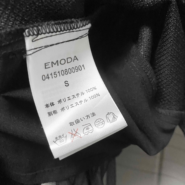 EMODA(エモダ)のEMODA エモダ　タイト プリーツ スカート　ブラック レディースのスカート(ひざ丈スカート)の商品写真