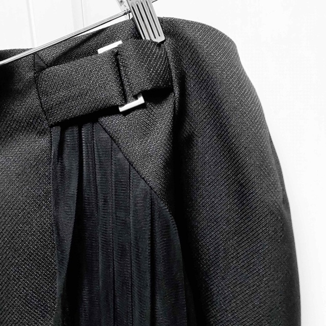 EMODA(エモダ)のEMODA エモダ　タイト プリーツ スカート　ブラック レディースのスカート(ひざ丈スカート)の商品写真