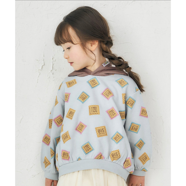 apres les cours(アプレレクール)のチロルチョコ　パーカー　100＋UNIQLOズボン100 キッズ/ベビー/マタニティのキッズ服女の子用(90cm~)(Tシャツ/カットソー)の商品写真