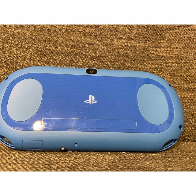 PlayStation Vita(プレイステーションヴィータ)のPS vita PCH-2000 ブルーブラック＋ソフト2本セット エンタメ/ホビーのゲームソフト/ゲーム機本体(携帯用ゲーム機本体)の商品写真