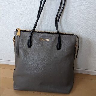 ミュウミュウ(miumiu)のmiumiu バック(トートバッグ)