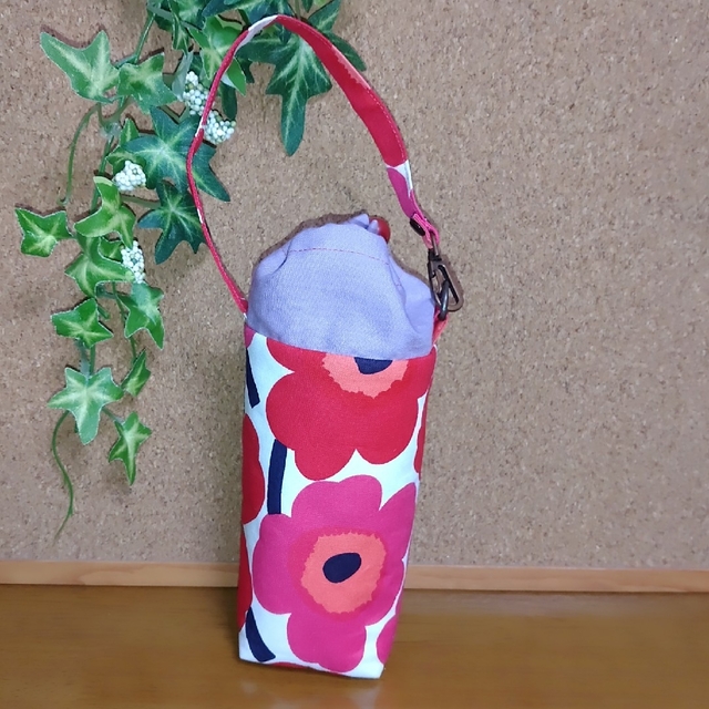 marimekko(マリメッコ)のjyuさま専用　マリメッコ　トート&ペットボトルカバー ハンドメイドのファッション小物(バッグ)の商品写真