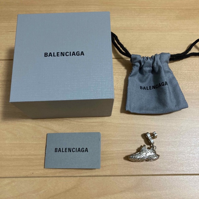 メンズ新品BALENCIAGAスニーカーピアス