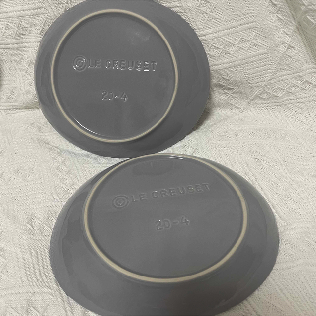 LE CREUSET(ルクルーゼ)の2枚セット　ルクルーゼ　lecreuset プレート　食器　フローラプレートM インテリア/住まい/日用品のキッチン/食器(食器)の商品写真