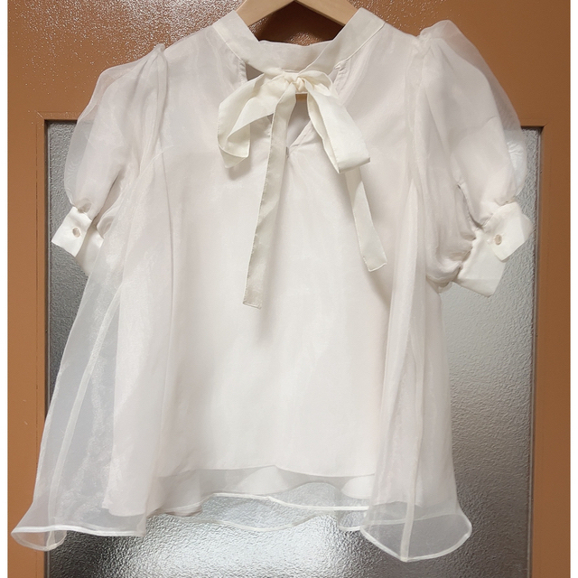 GRL(グレイル)のバックリボンオーガンジーブラウスpm015 レディースのトップス(シャツ/ブラウス(半袖/袖なし))の商品写真