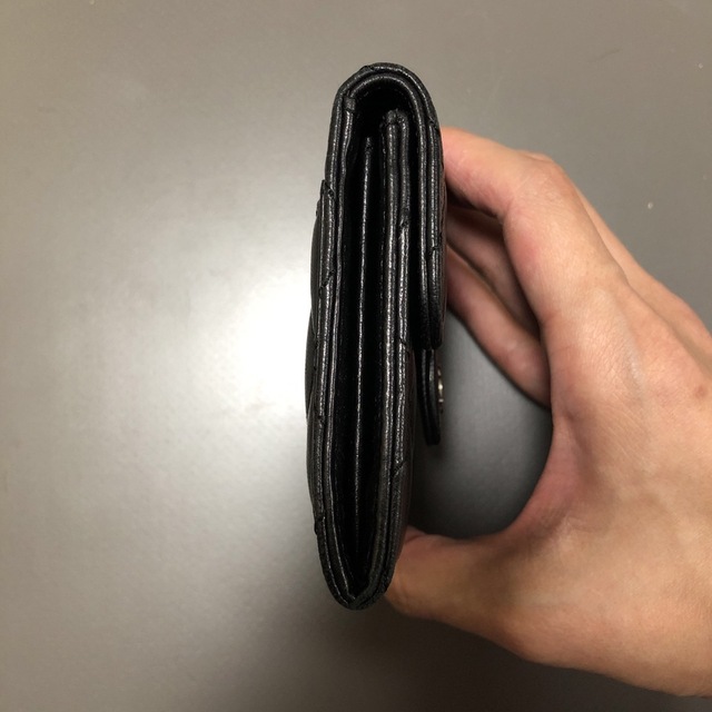 キルティング　ブラック×シルバー　二つ折財布　 レディースのファッション小物(財布)の商品写真