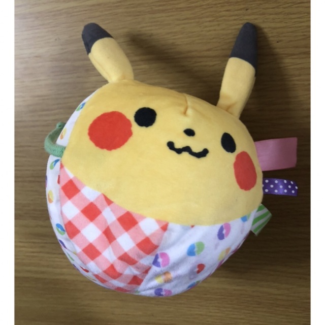 ポケモン(ポケモン)のモンポケ  はじめてのやわらかピカチュウボール　ラトル　ピカチュウ キッズ/ベビー/マタニティのおもちゃ(がらがら/ラトル)の商品写真