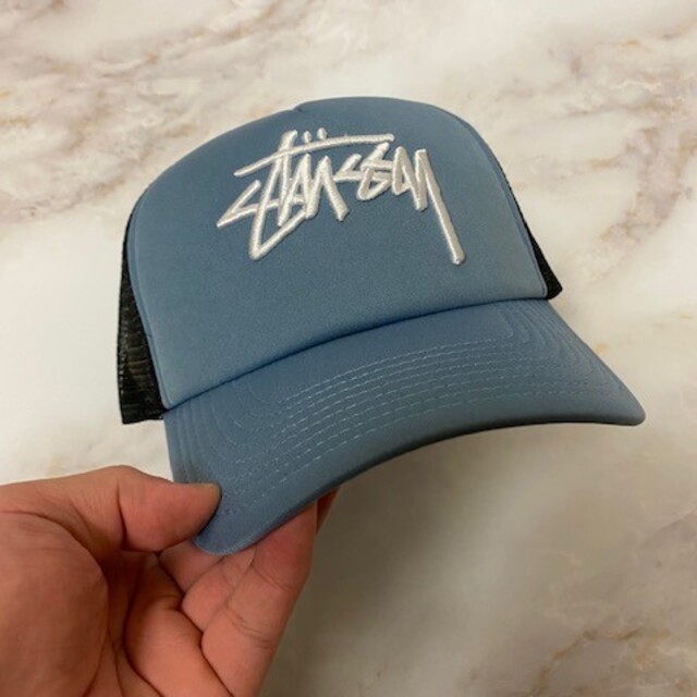 [海外限定] Stussy フォントロゴ スナップバックメッシュキャップ ブルー