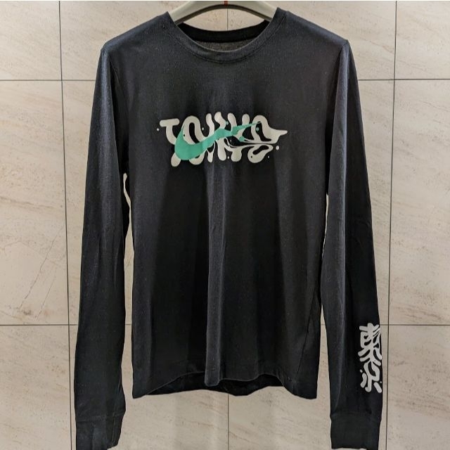 NIKE(ナイキ)のNIKE ロンT Dri-FIT TOKYO 長袖Tシャツ 黒 S ランニング メンズのトップス(Tシャツ/カットソー(七分/長袖))の商品写真