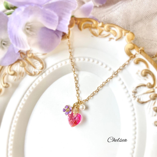 ダズリン(dazzlin)のフェミニンガーリー ピンクスワロハートとお花 ラプンツェルイメージのネックレス(ネックレス)