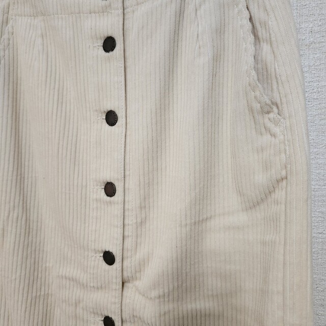 GU(ジーユー)の✱ GU コーデュロイ フロントボタン タイトスカート ✱ レディースのスカート(ひざ丈スカート)の商品写真