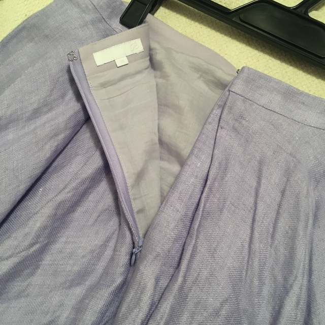 23区(ニジュウサンク)の薄紫　膝丈　フレアスカート レディースのスカート(ひざ丈スカート)の商品写真
