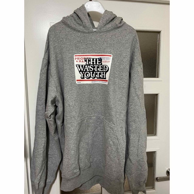 Girls Don't Cry(ガールズドントクライ)のblack eye patch wasted youth hoodie  メンズのトップス(パーカー)の商品写真