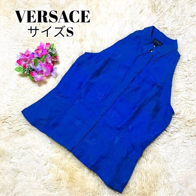 VERSACE(ヴェルサーチ)のヴェルサーチ メデューサ 刺繍 総柄 比翼 シャツ『S』美品 Vintage レディースのトップス(シャツ/ブラウス(半袖/袖なし))の商品写真