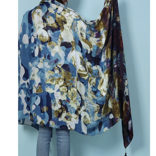 新品✨タグ付き♪ 定価8,900円　デシグアル　お洒落な柄スカーフ　大特価‼️ | フリマアプリ ラクマ