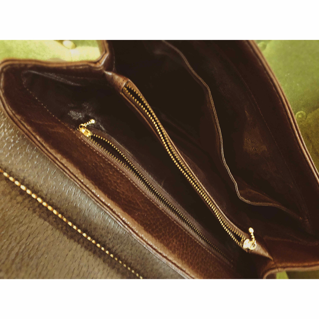 ヴィンテージ　レトロ　カービングレザーバッグ　古着 レディースのバッグ(ハンドバッグ)の商品写真