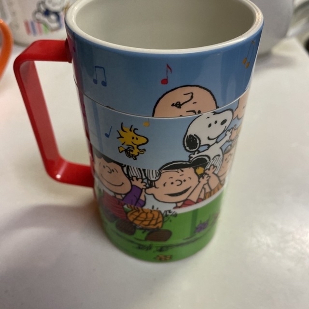 SNOOPY(スヌーピー)のSNOOPYのプラスチックのカップ エンタメ/ホビーのおもちゃ/ぬいぐるみ(キャラクターグッズ)の商品写真