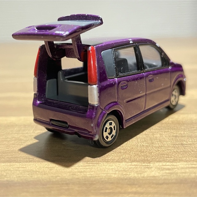 Takara Tomy(タカラトミー)のトミカ　ダイハツ　ムーヴ　カスタム　No.20 エンタメ/ホビーのおもちゃ/ぬいぐるみ(ミニカー)の商品写真