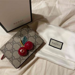 グッチ(GUCCI)のGUCCI  グッチ　さくらんぼ　ミニウォレットGGスプリーム　チェリー　(折り財布)