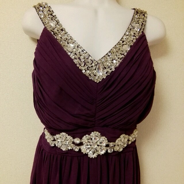 GRACE CONTINENTAL(グレースコンチネンタル)のパープル　紫　ビジュー　ロングドレス レディースのフォーマル/ドレス(ロングドレス)の商品写真