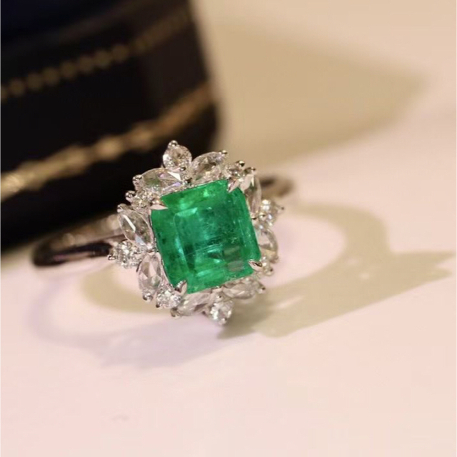 天然 エメラルド ダイヤ リング1.1ct k18 fの通販 by Rui|ラクマ